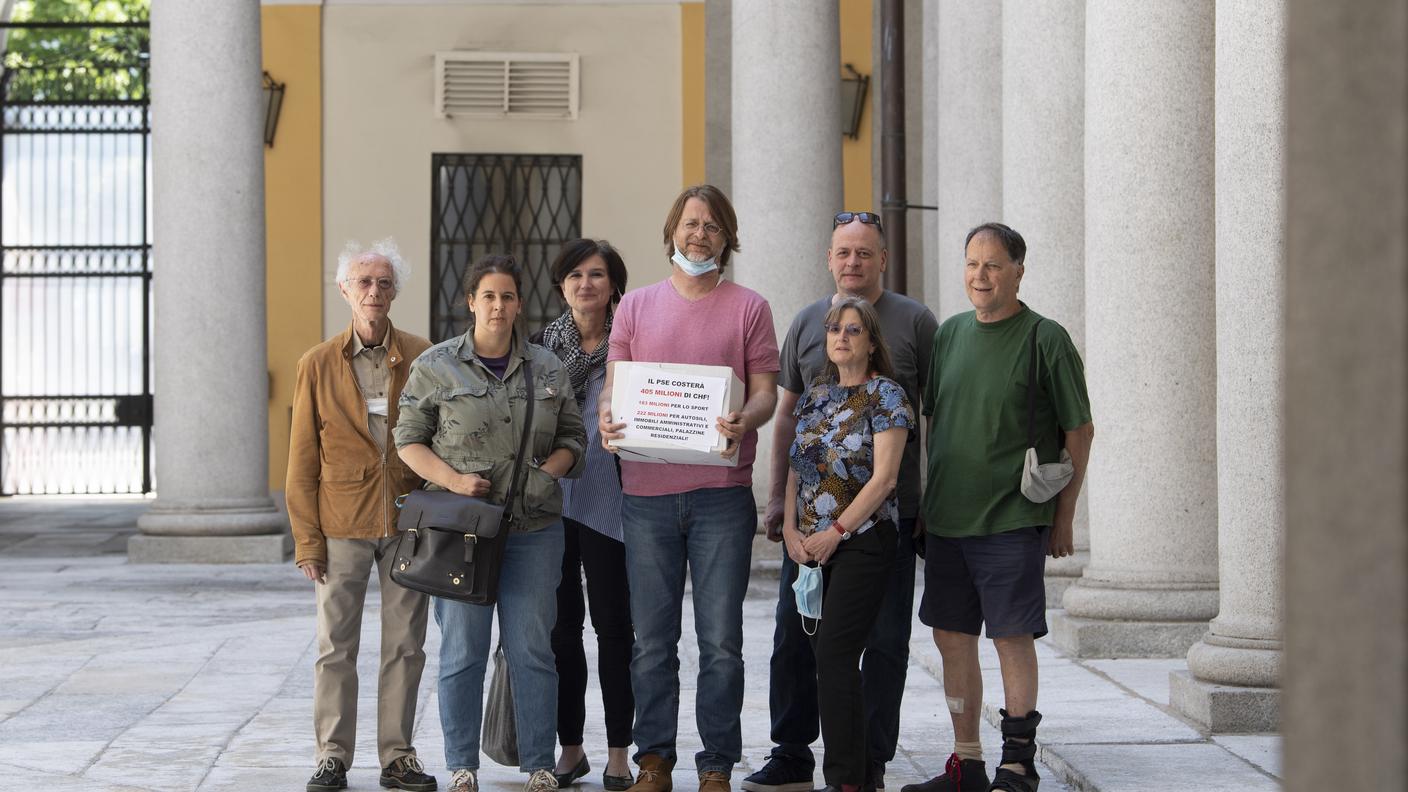 La consegna delle firme da parte dell'MPS lo scorso 31 maggio