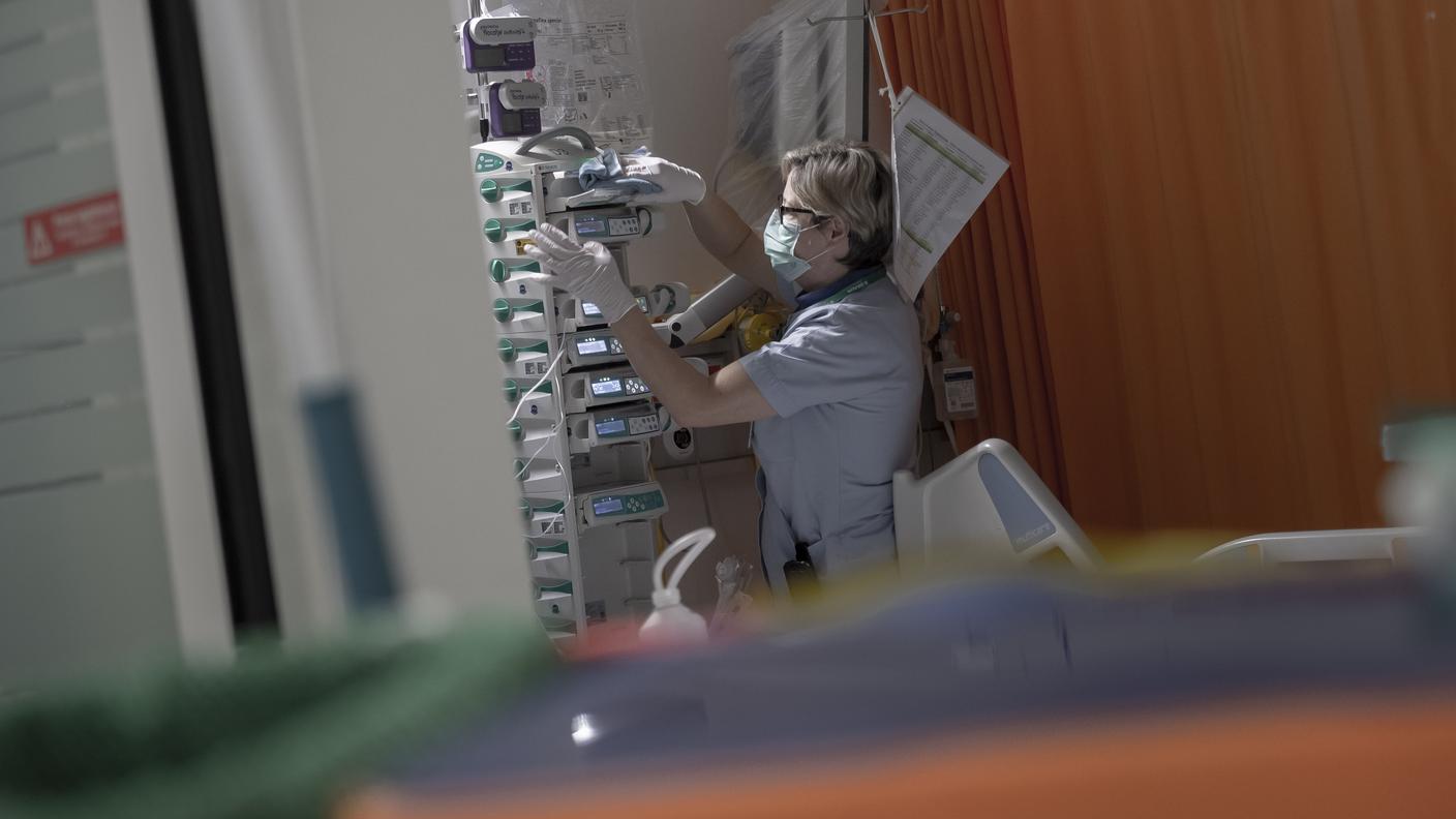 Covid-19: personale al lavoro in ospedale a Lugano