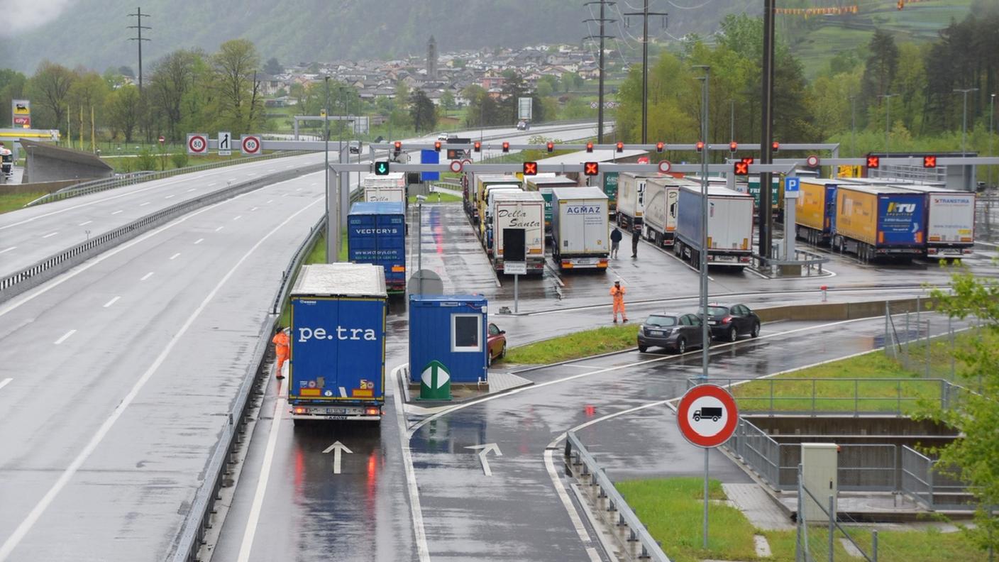 La A13 è chiusa per i TIR, che sono fermati a San Vittore