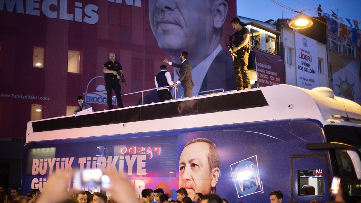 Al termine di un comizio di Erdoğan nella sua roccaforte di Kasımpaşa, durante l’ultima tornata elettorale del 2018.