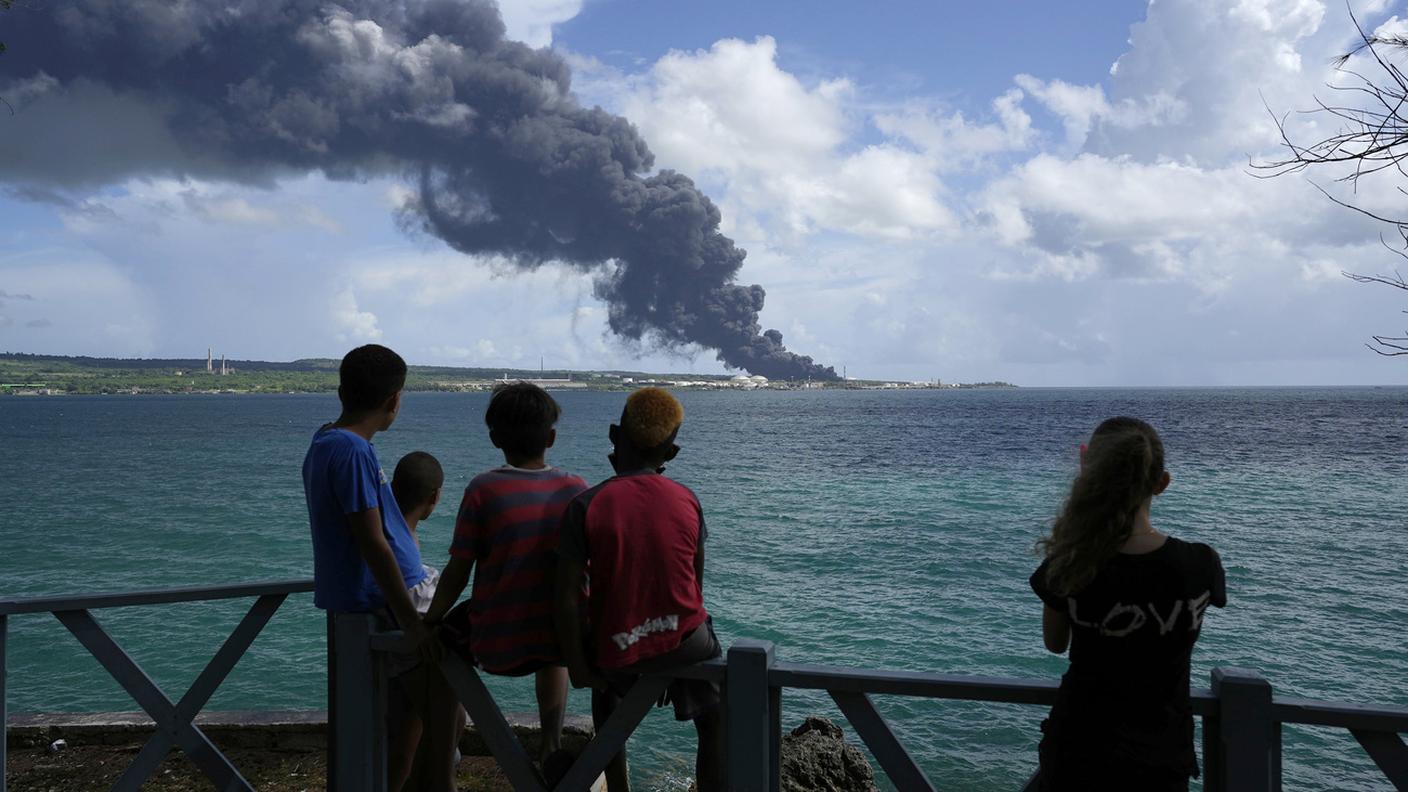 Il fumo visibile a chilometri di distanza