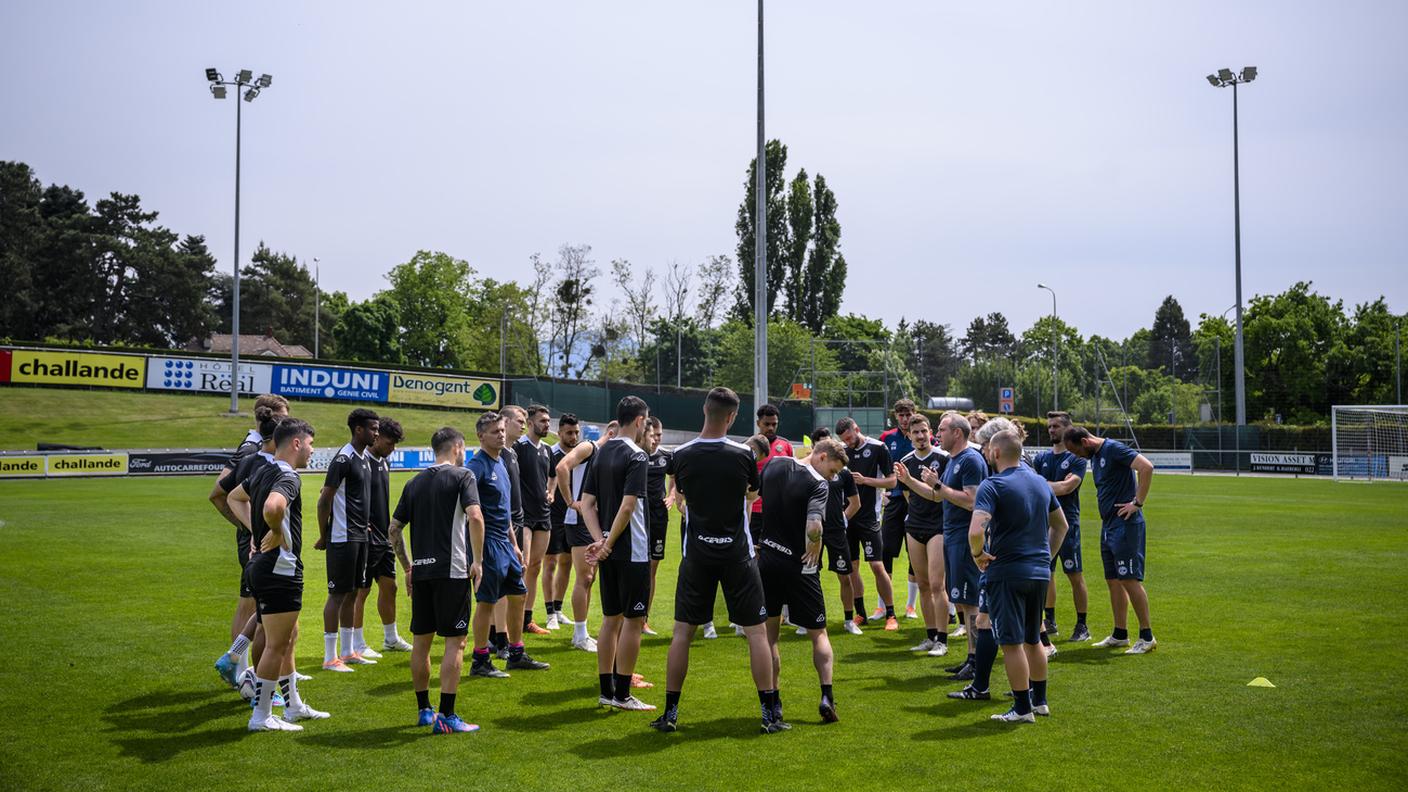 Il Lugano intorno al suo mister