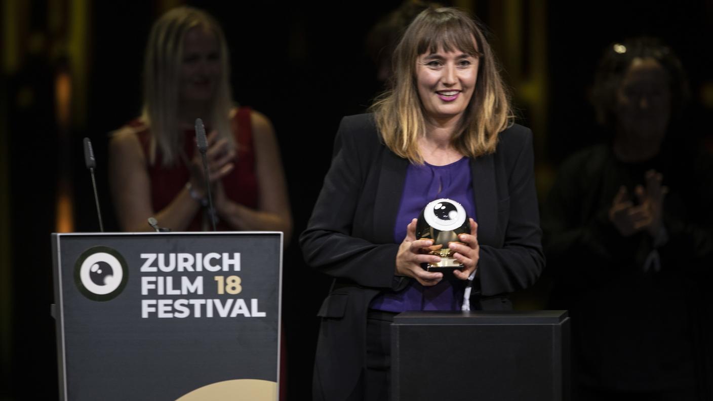 La regista Elena Avdija durante la premiazione del 18esimo Festival del Film di Zurigo