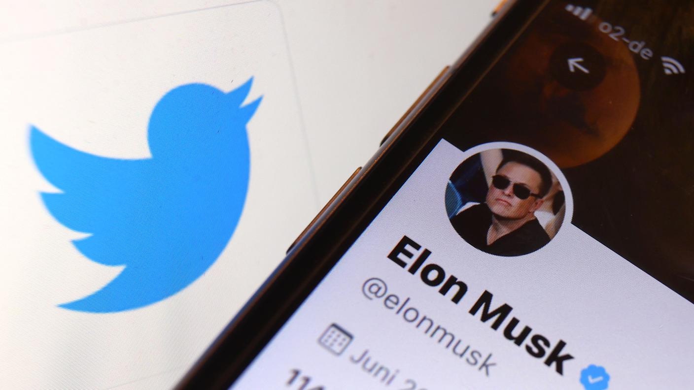 Elon Musk su Twitter prima di sostituire la foto profilo con quella di un vettore spaziale