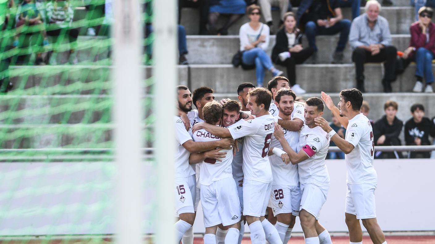 L'esplosione di gioia davanti ai tifosi 