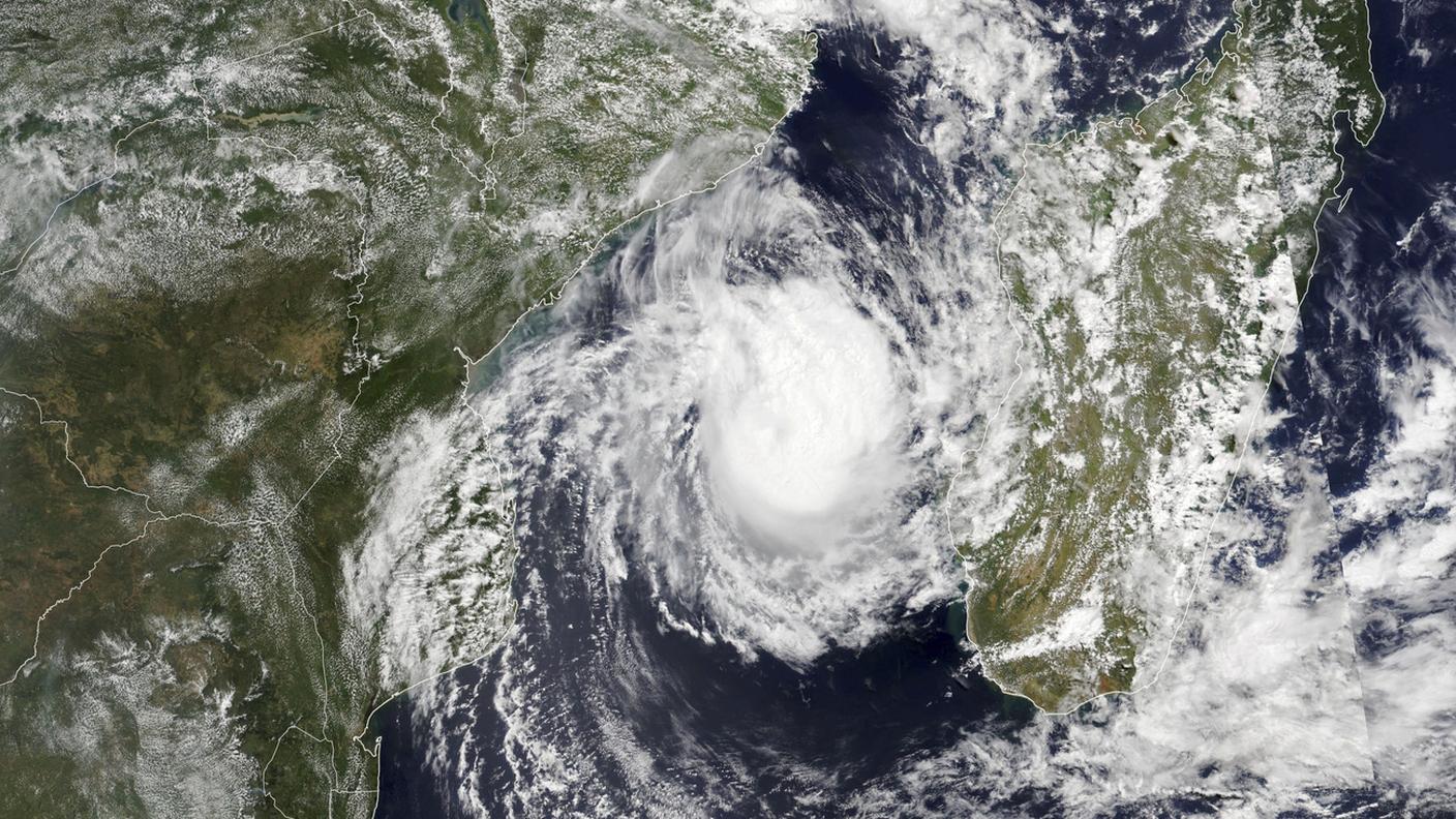 Un'immagine satellitare fornita dalla NASA del ciclonem tra il Mozambico e il Madagascar