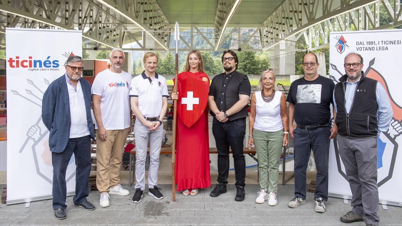I candidati presentati dalla Lega dei Ticinesi; da sinistra a destra: Giorgio Grandini, Daniele Caverzasio, Lorenzo Quadri, Michele Guerra, Maruska Ortelli, Omar Balli e Alessandro Mazzoleni. Unico assente: Sem Genini