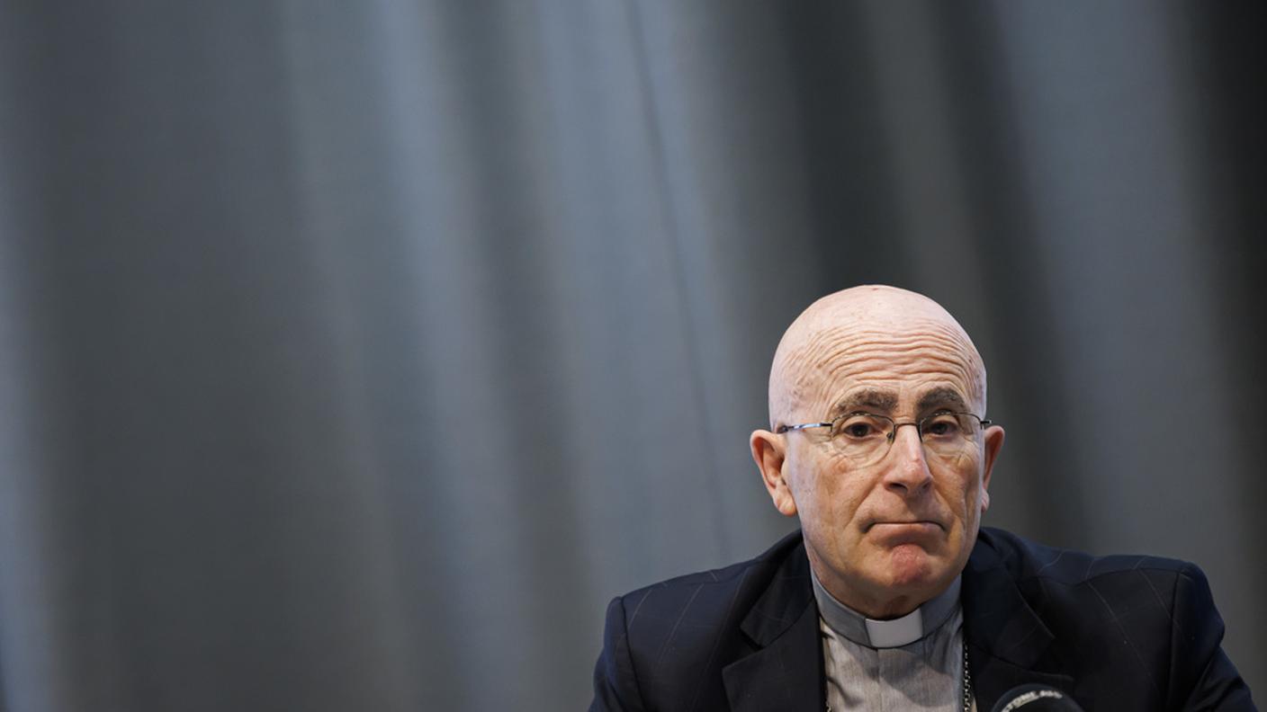 La critica non riguarda tanto il vescovo Joseph Marie Bonnemain (nella foto), ma la scelta di affidare l'inchiesta a un sacerdote