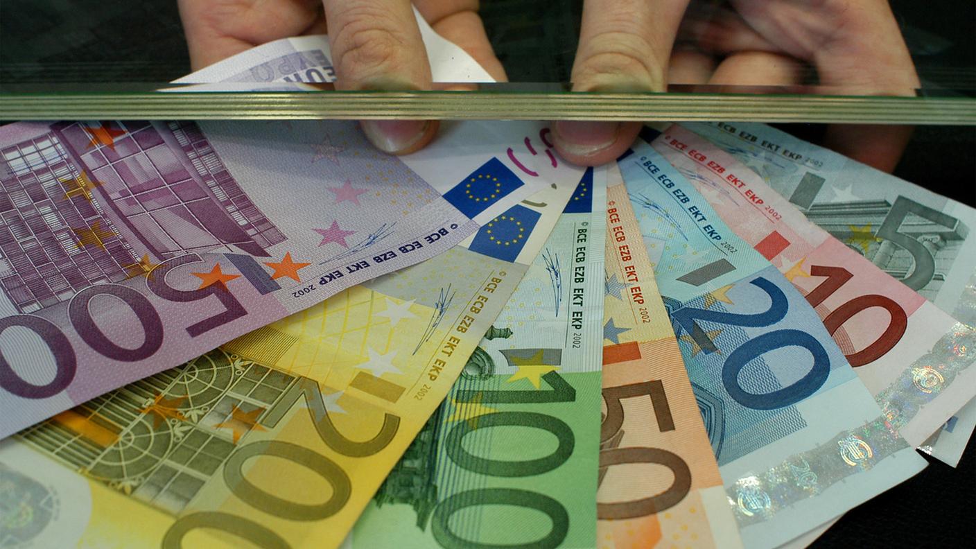 Allo sportello di Agno i franchi sarebbero stati convertiti in euro, per prendere poi la via dell’Italia