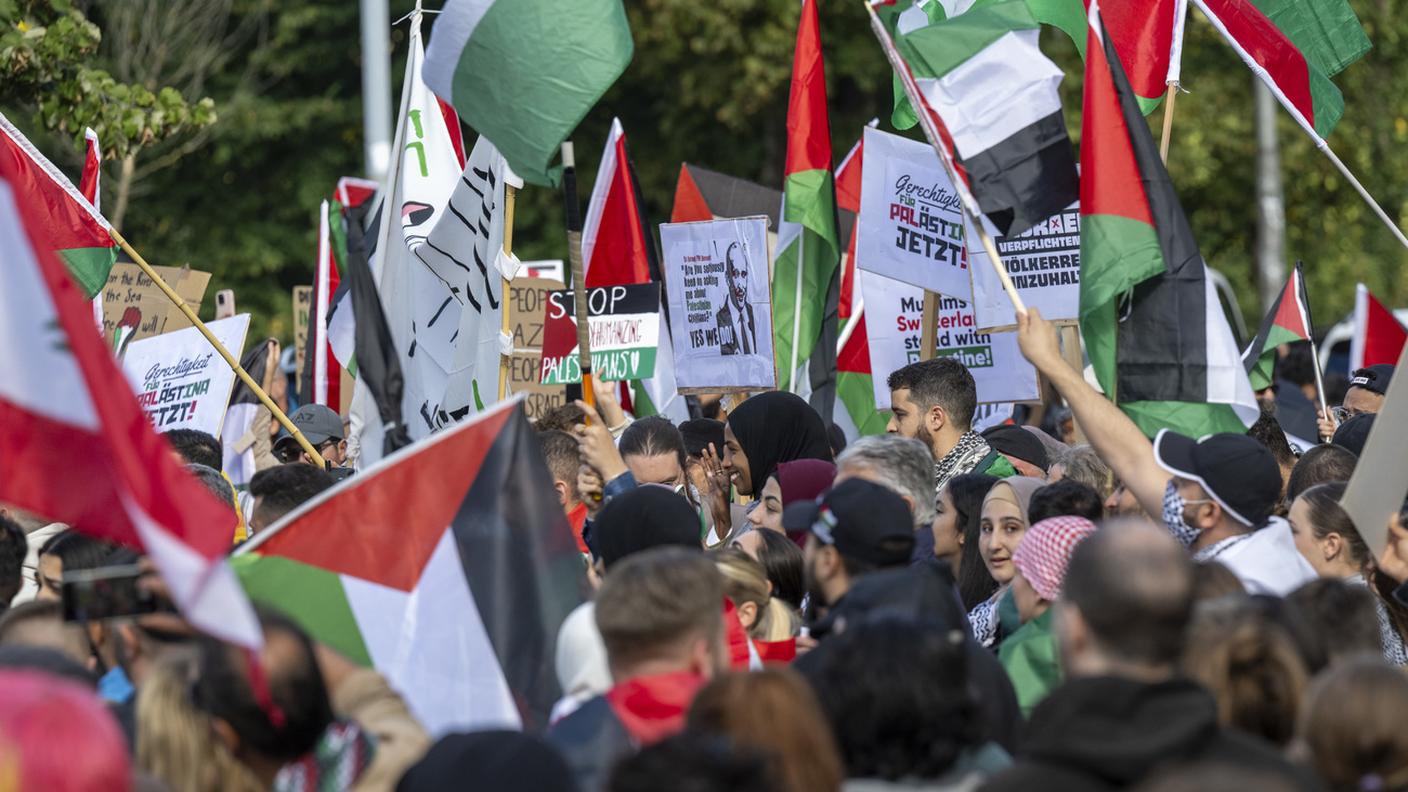 Manifestanti pro Palestina si sono incontrati sabato pomeriggio a Berna