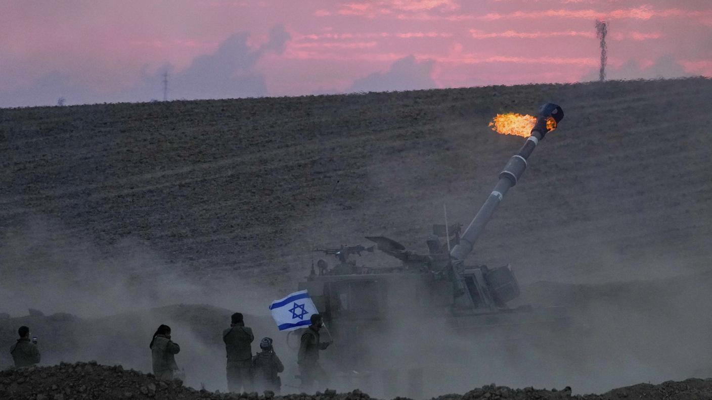 Artiglieria israeliana fa fuoco verso la Striscia di Gaza