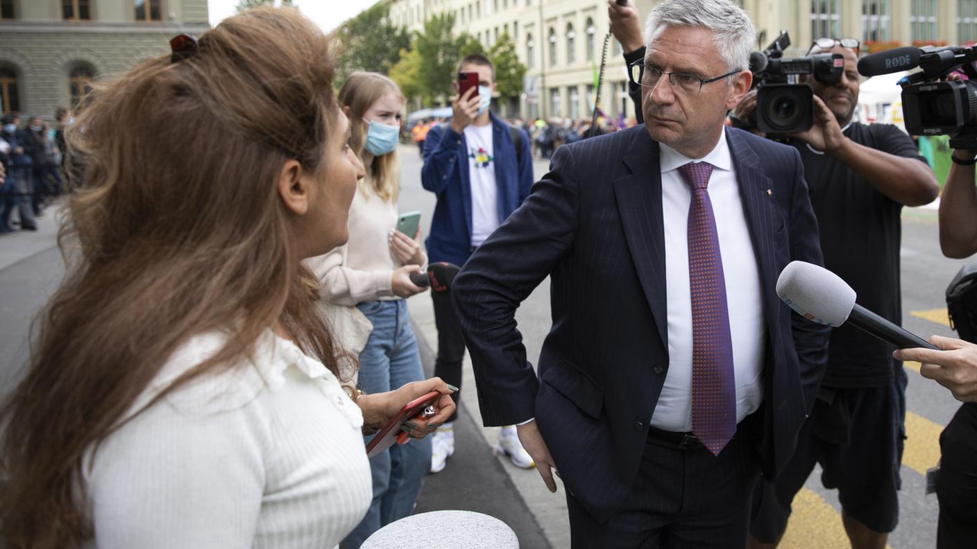 Sibel Arslan e Andreas Glarner faccia a faccia nel 2020 sulla Piazza Federale
