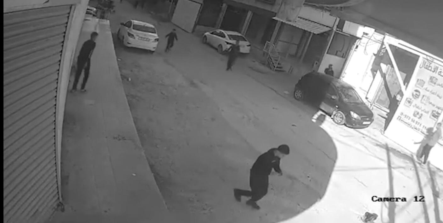 Basil poco prima di essere ucciso - da un video di sorveglianza