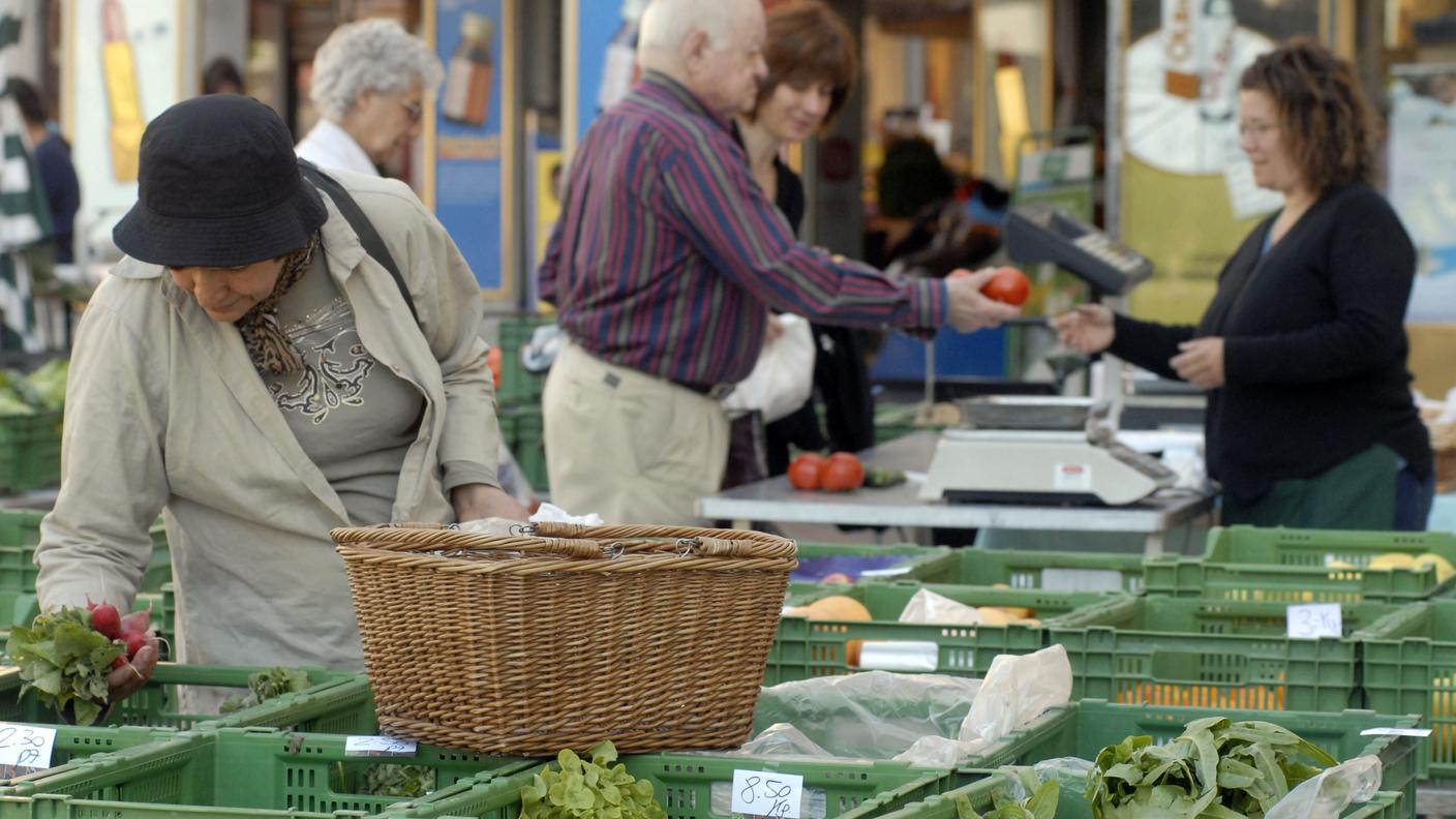 Lugano: mercatino in Piazza Riforma.