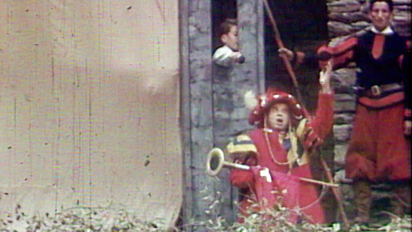 Antonio Beer nei panni dell'araldo del dramma "Boelini" di Piero a Marca nel 1949