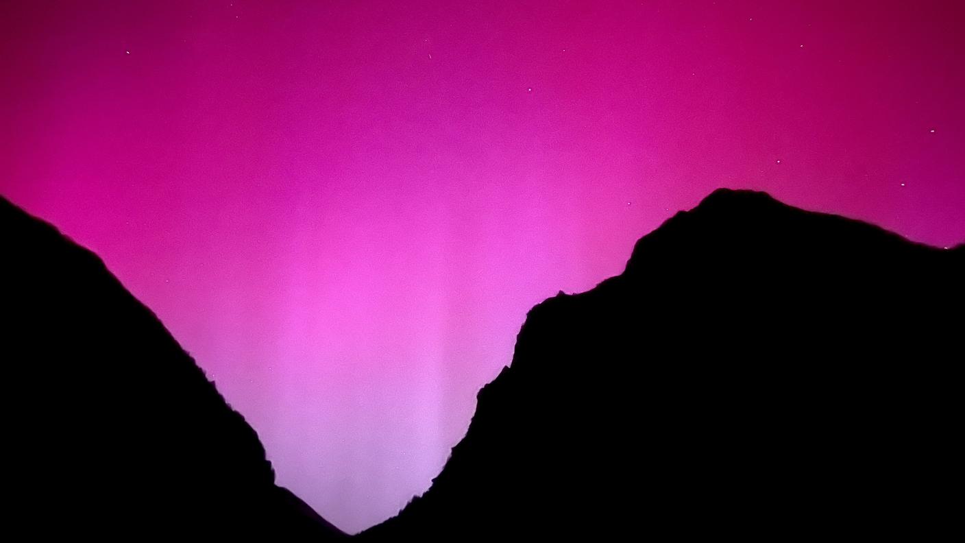 I magici colori dell'Aurora nel cielo di Olivone