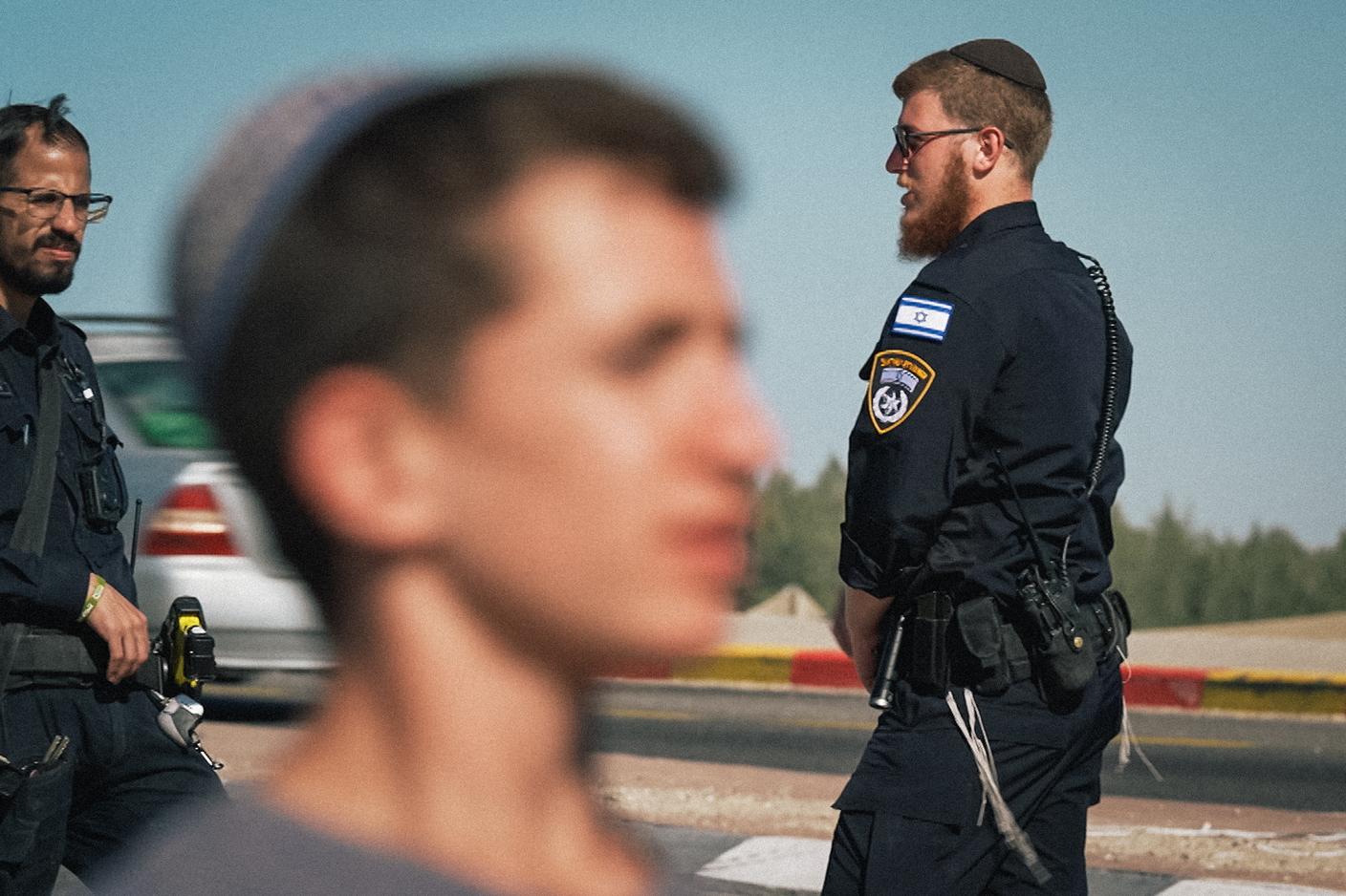 Un gruppo di israeliani ha creato i cosiddetti guardiani umanitari per contrastare i blocchi dei coloni