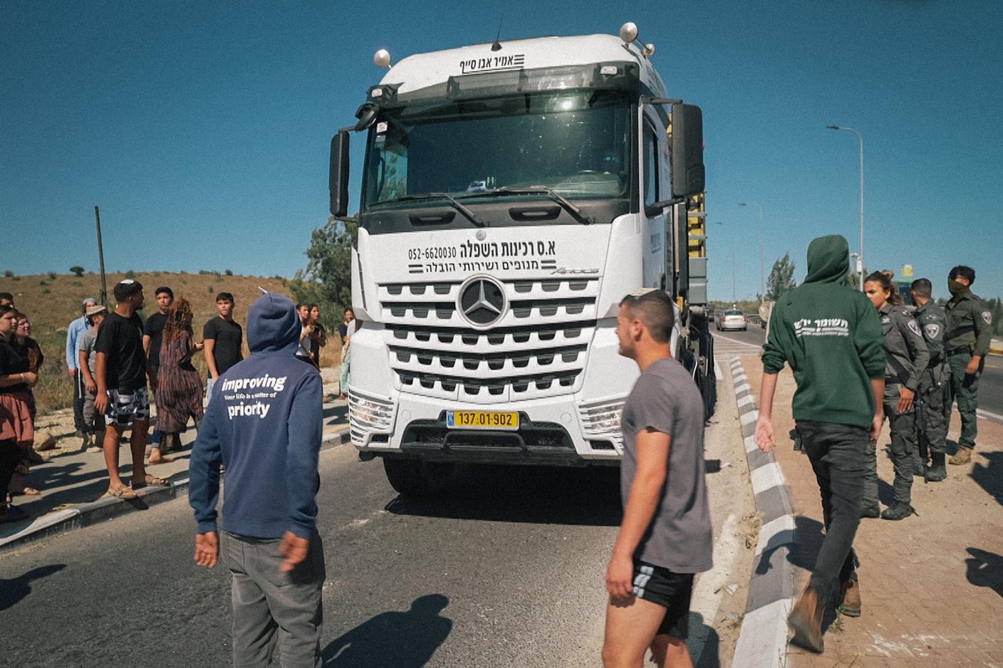 L’intervento delle forze dell’ordine impedisce il blocco degli aiuti umanitari