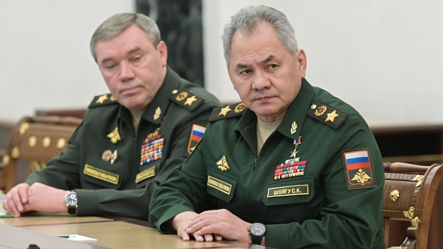 Valery Gerasimov e Sergei Shoigu in una foto del febbraio 2022