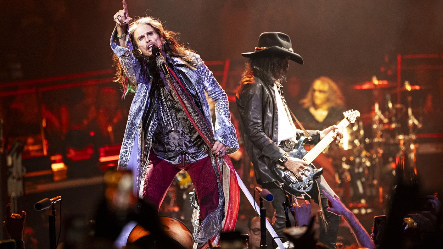 Steven Tyler, a sinistra, e Joe Perry a Filadelfia lo scorso settembre
