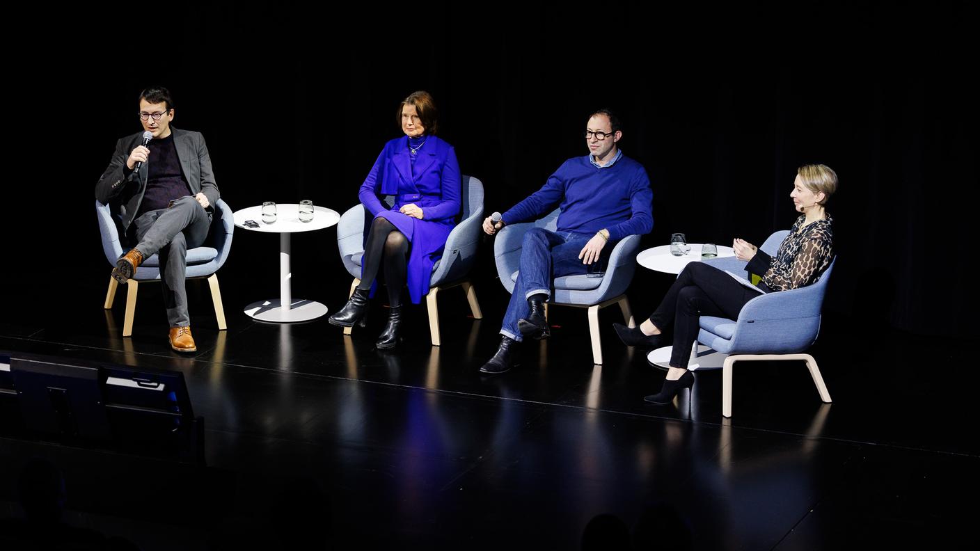 La giornalista Alexandra Borchardt (seconda da sinistra) è intervenuta accanto a Laurent Frisch (Radio France) e Ezra Eeman (NPO)