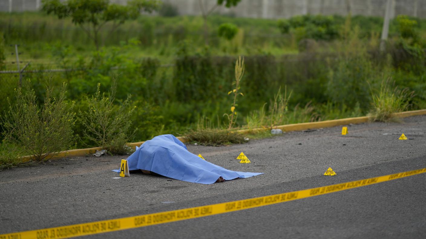 Un morto abbandonato a lato di una strada a Culiacan, nello Stato di Sinaloa