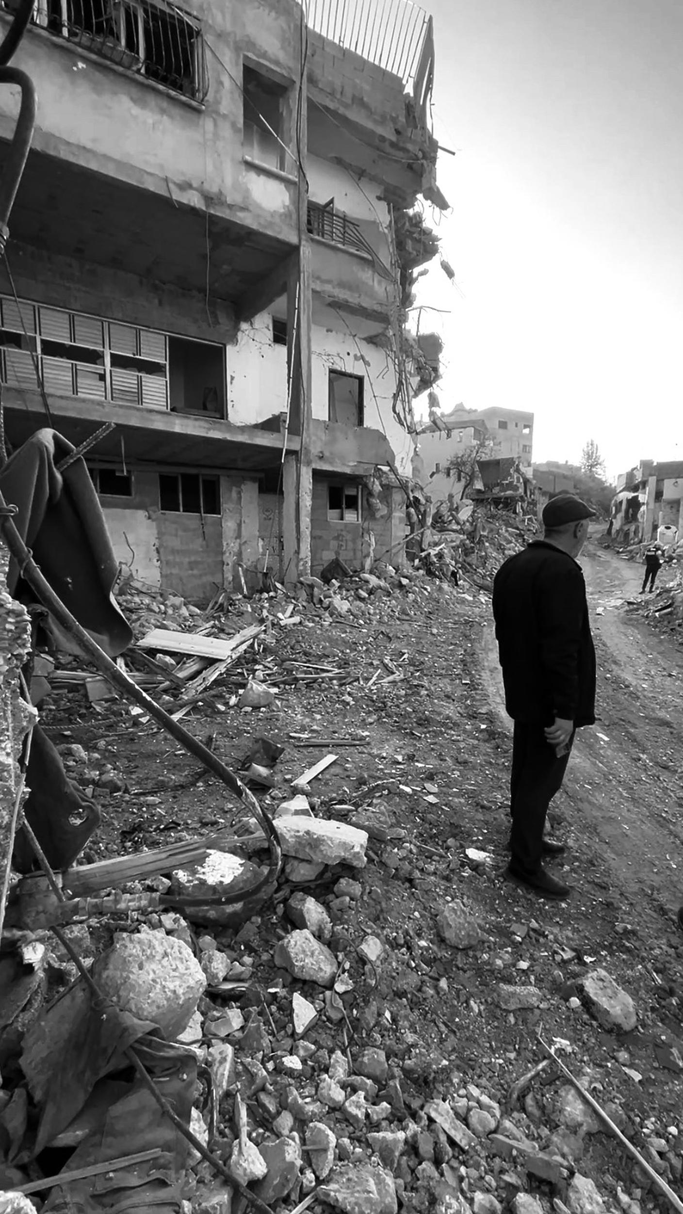 Dal campo profughi di Jenin sono state sfollate a forza migliaia di persone ma molti residenti restano perchè non hanno alternative (Emiliano Bos - RSI)