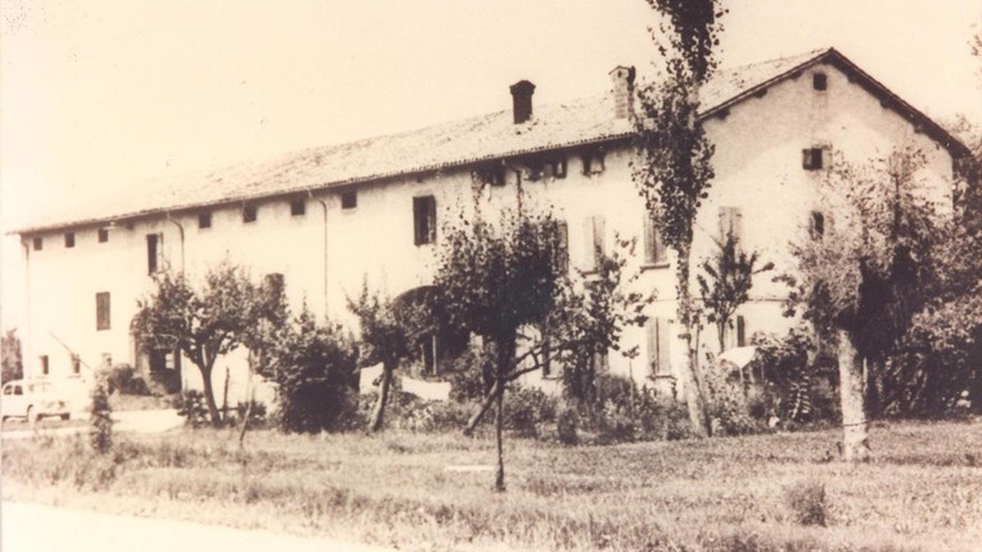 Foto d’epoca della casa colonica Cervi, oggi sede del Museo per la storia dei movimenti contadini, dell’antifascismo e della Resistenza nelle campagne (Gattatico, Reggio Emilia)