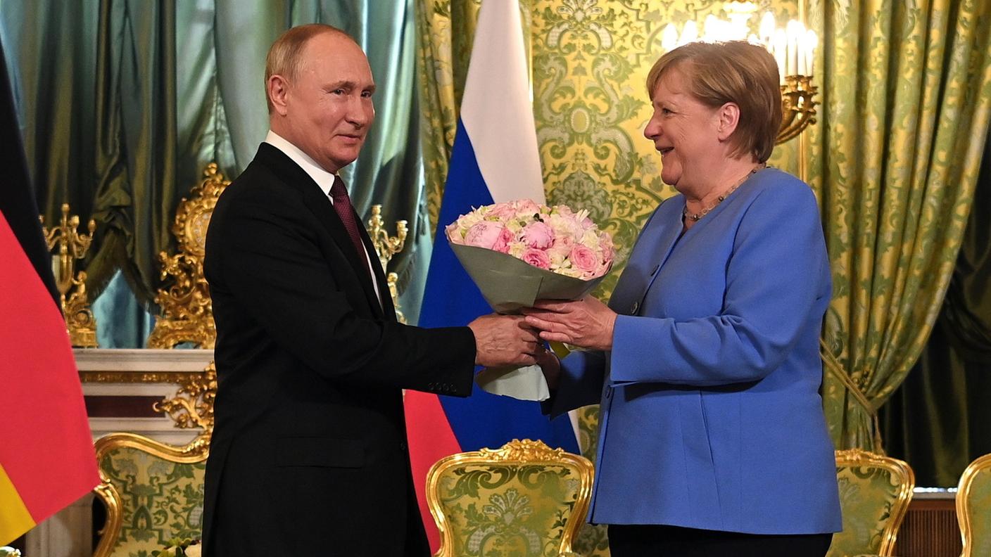 Un rapporto fatto di gelo e disgelo (qui Putin e Merkel nel 2021 a Mosca)