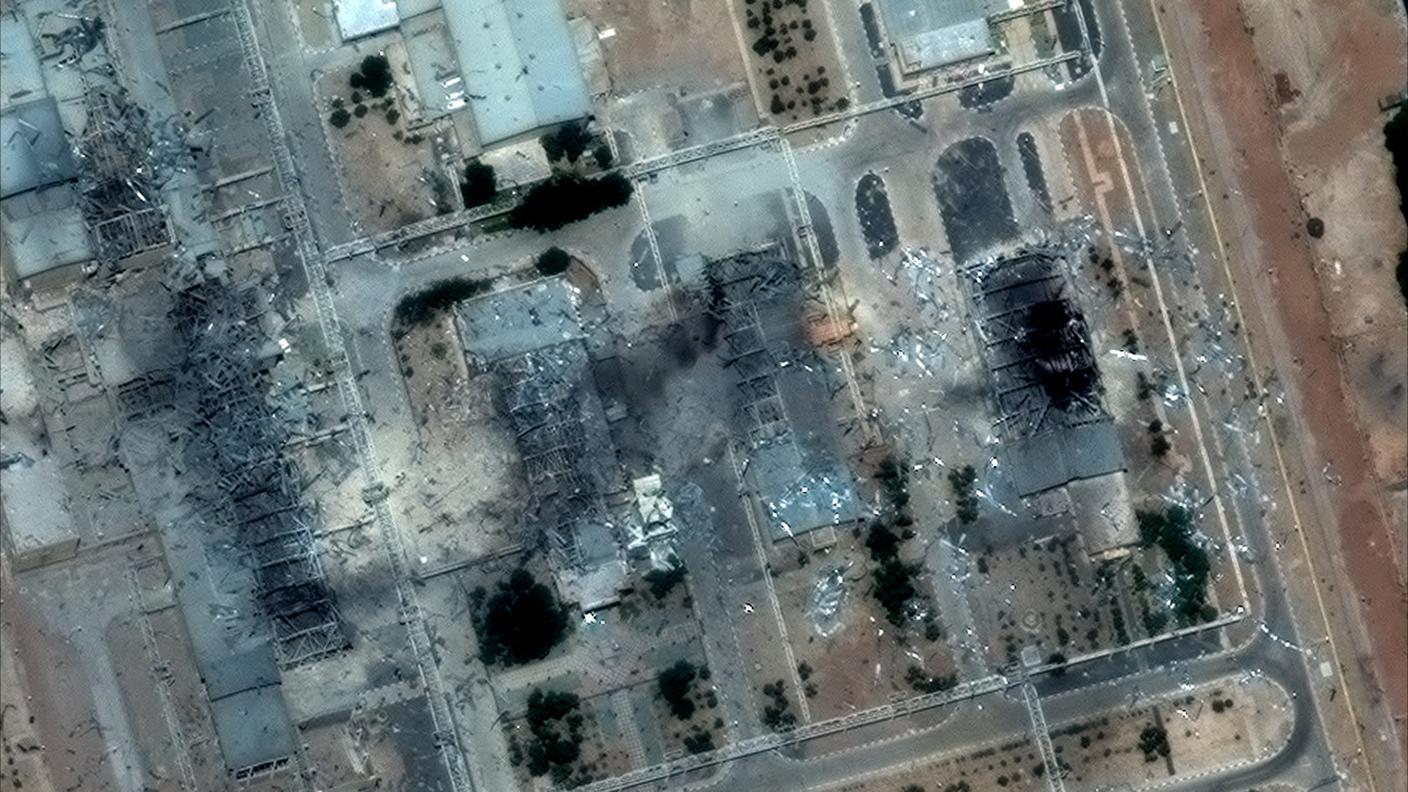 Un'immagine satellitare mostra i danni inflitti al sito nucleare di Isfahan, in Iran
