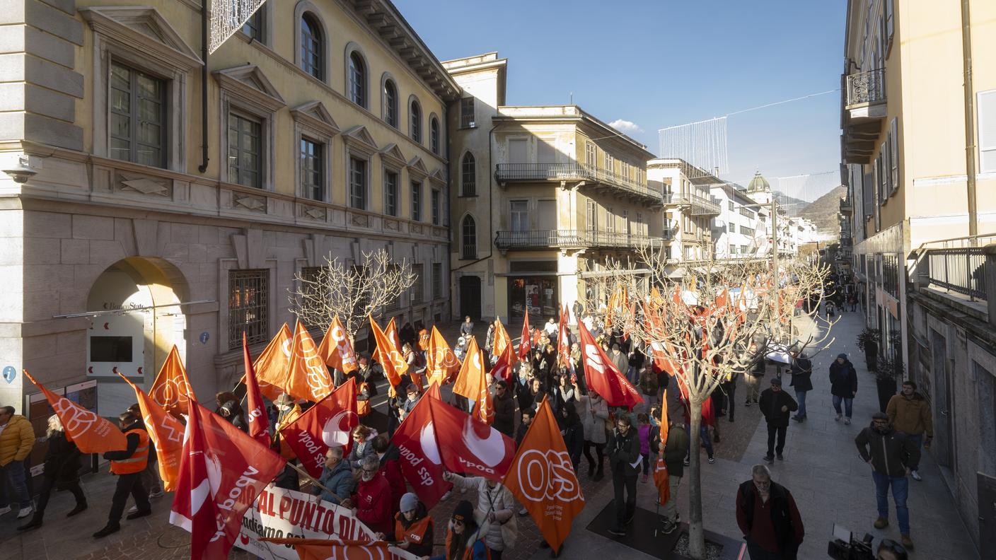 Il corteo partito dalla stazione