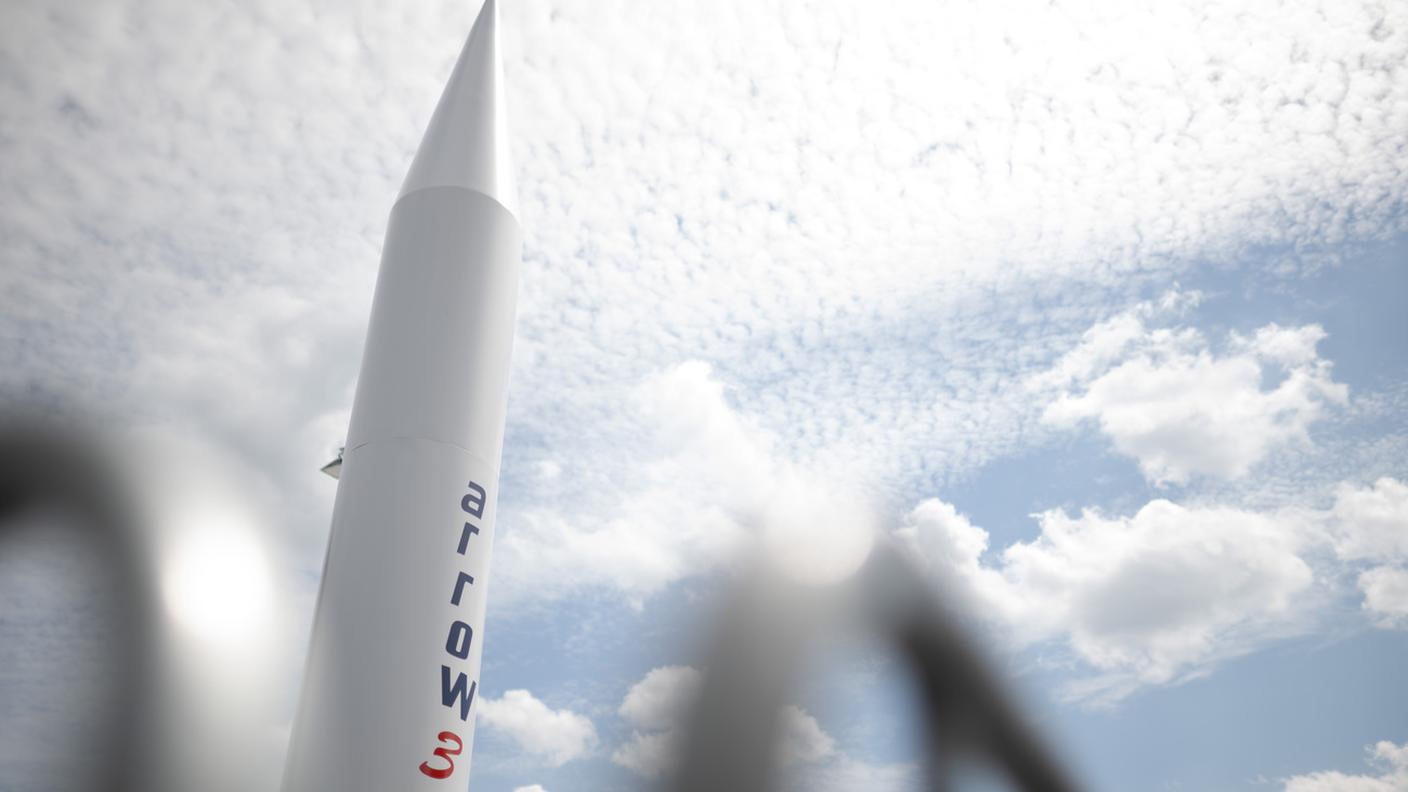 Una fotografia del 2024 di un modello di un razzo del sistema anti-missilistico Arrow 3