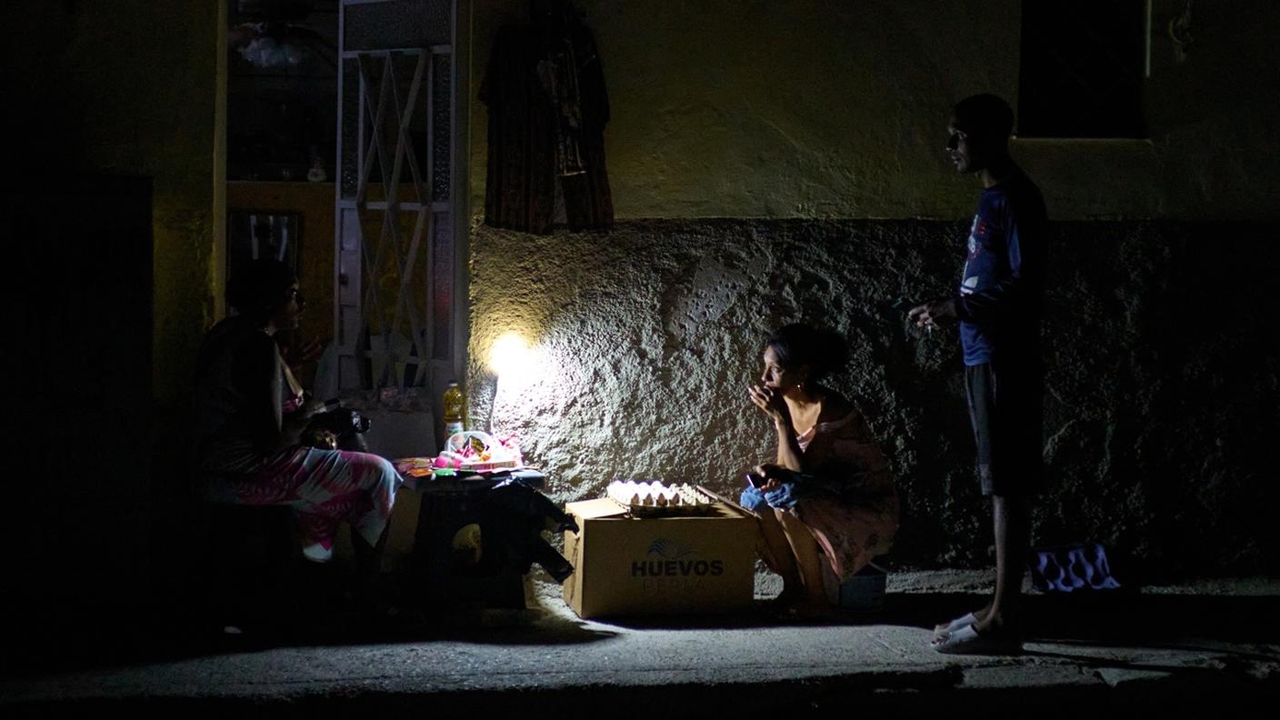 Sull'isola i blackout sono continui