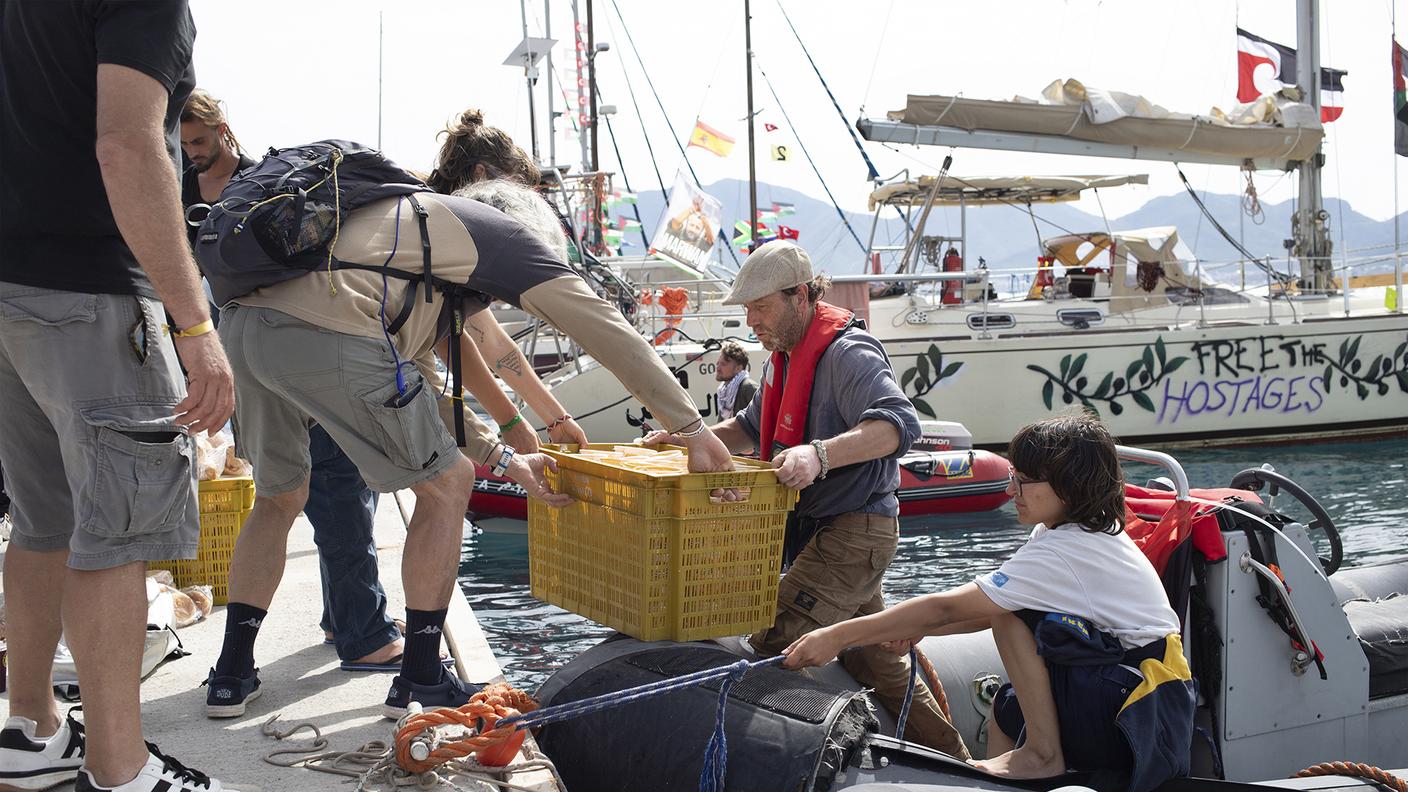 Tre barche a vela della Flotilla ormeggiate nella rada davanti al porto di Marmaris
