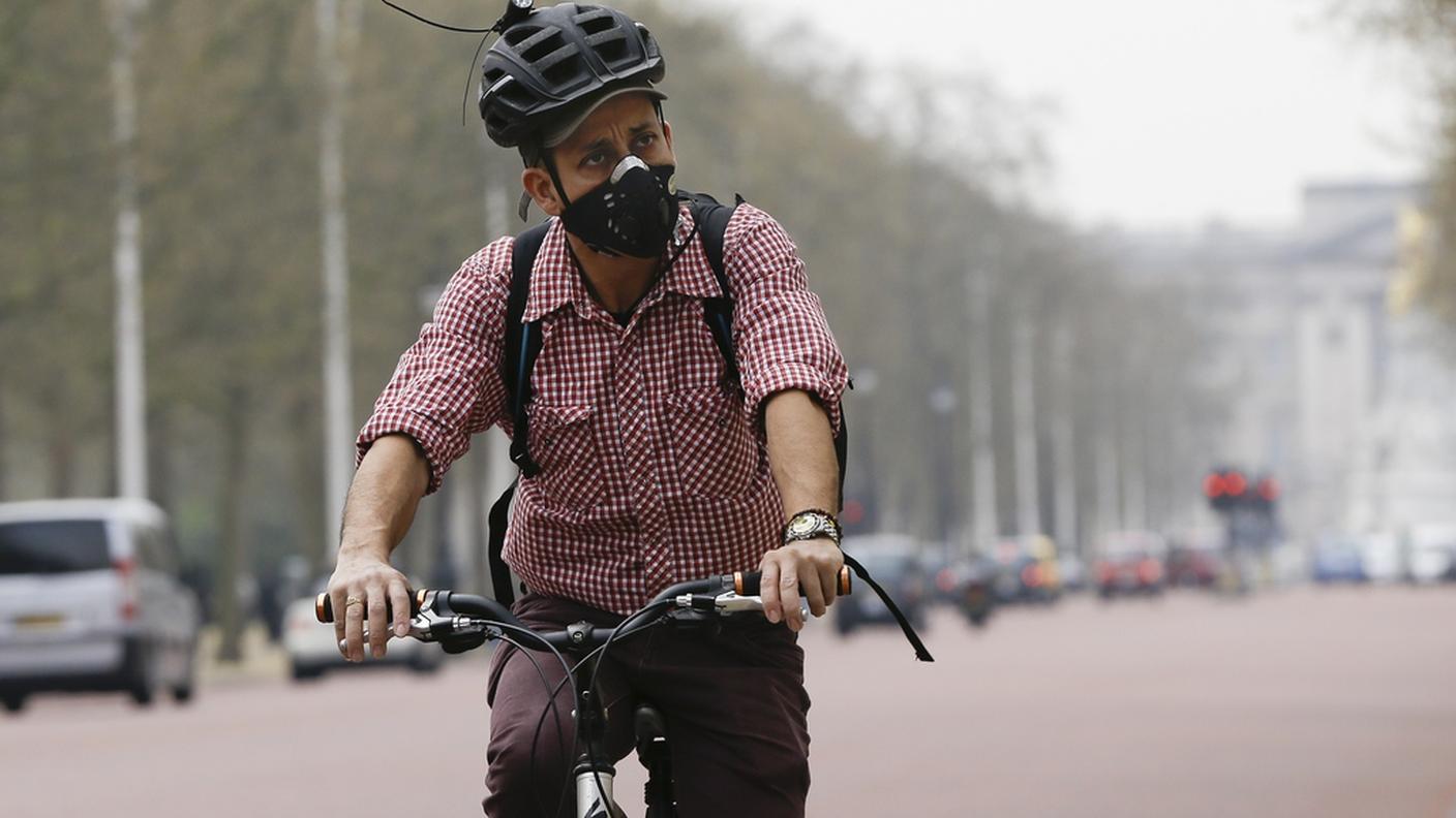 Se più gente viaggiasse in bici la mascherina sarebbe inutile