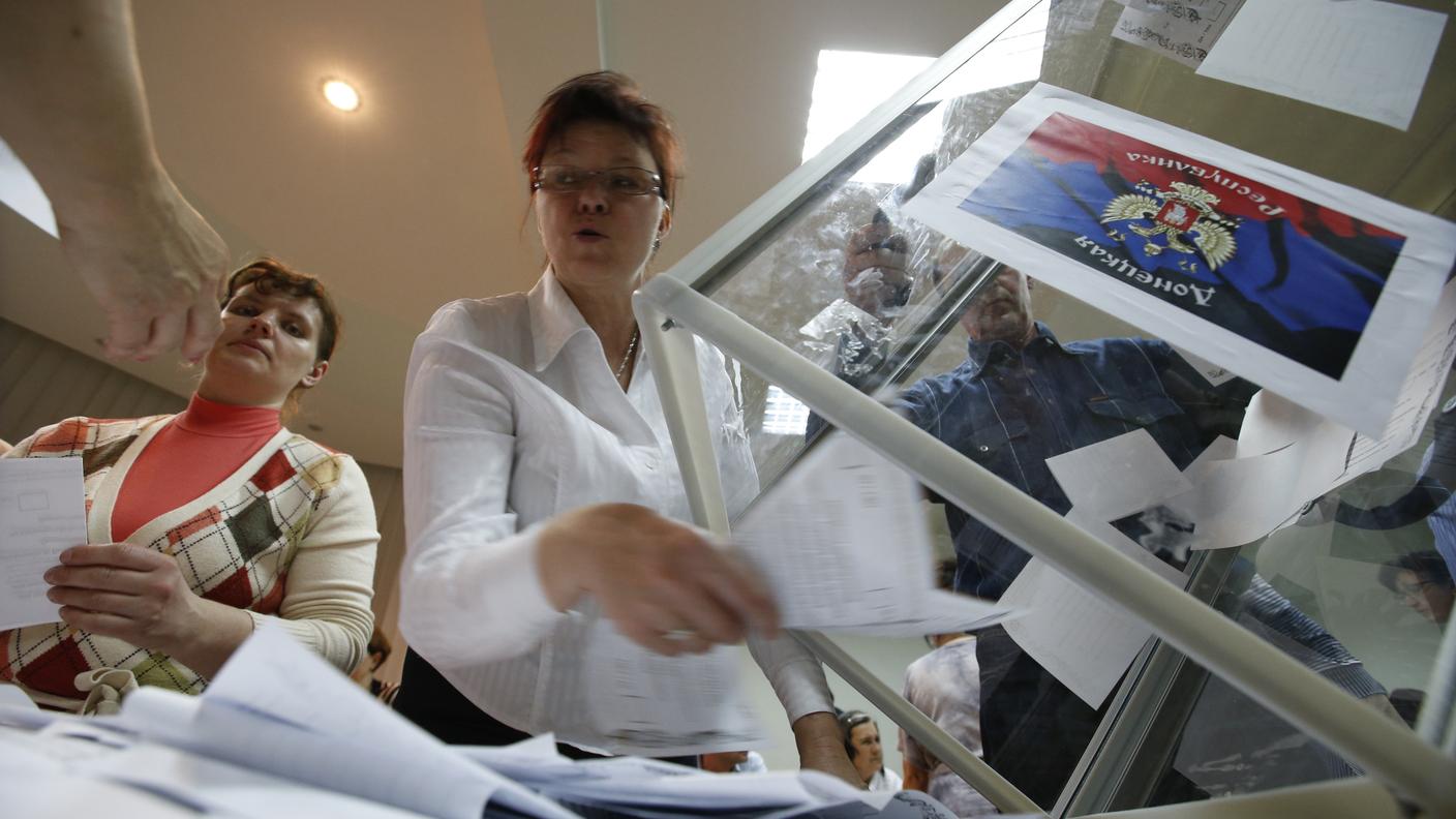 Lo spoglio delle schede a Donetsk