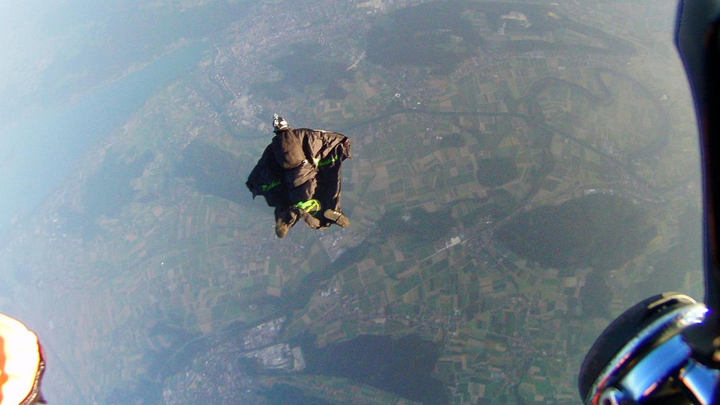 Remo Läng durante il lancio