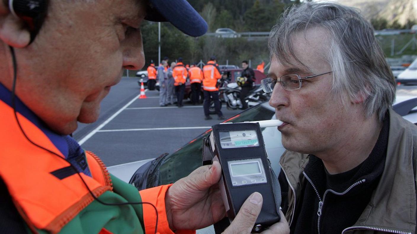 Un controllo dell'alcol  nei Grigioni