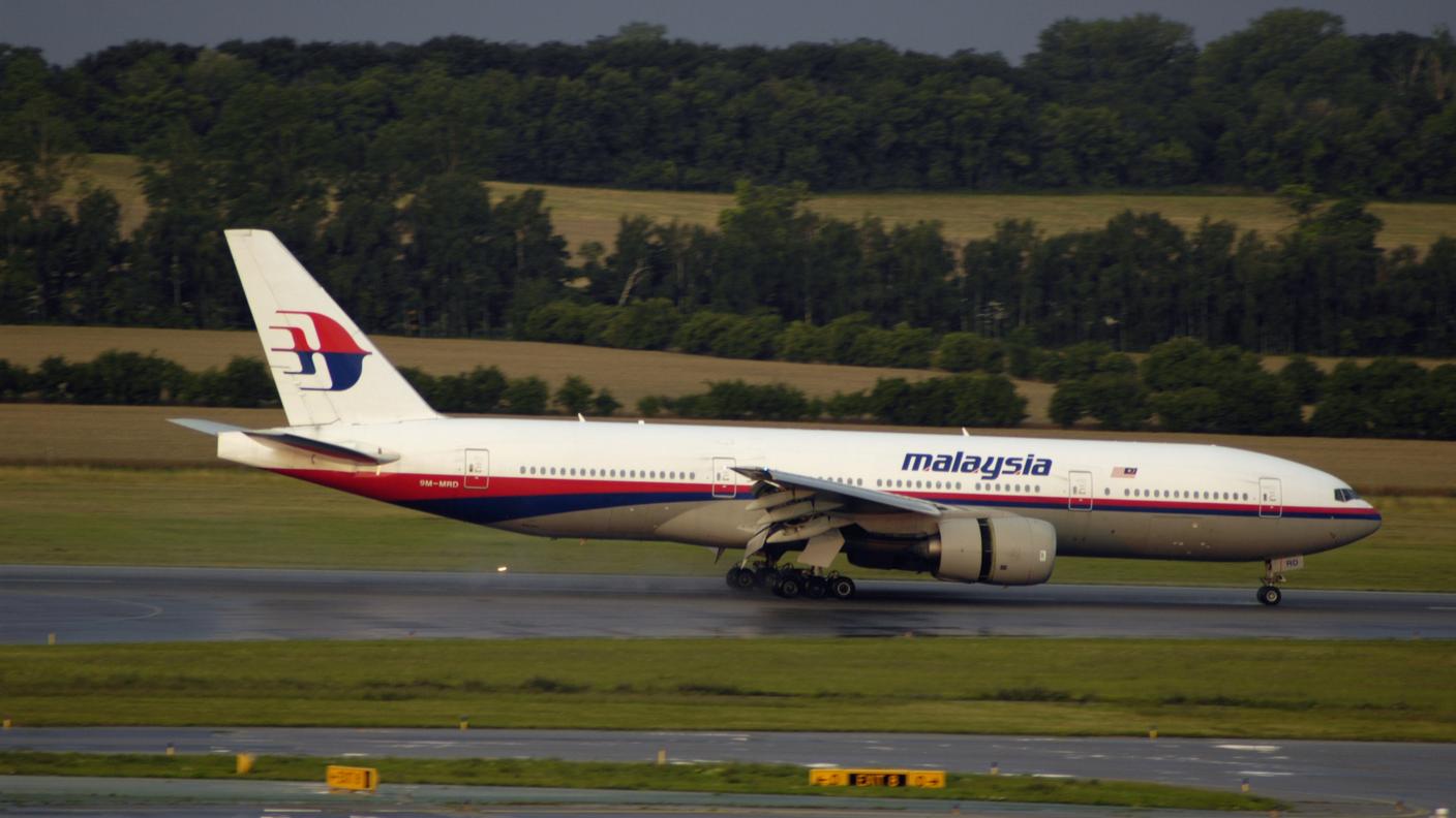 Il Boeing 777 precipitato, forse abbattuto, sull'est dell'Ucraina
