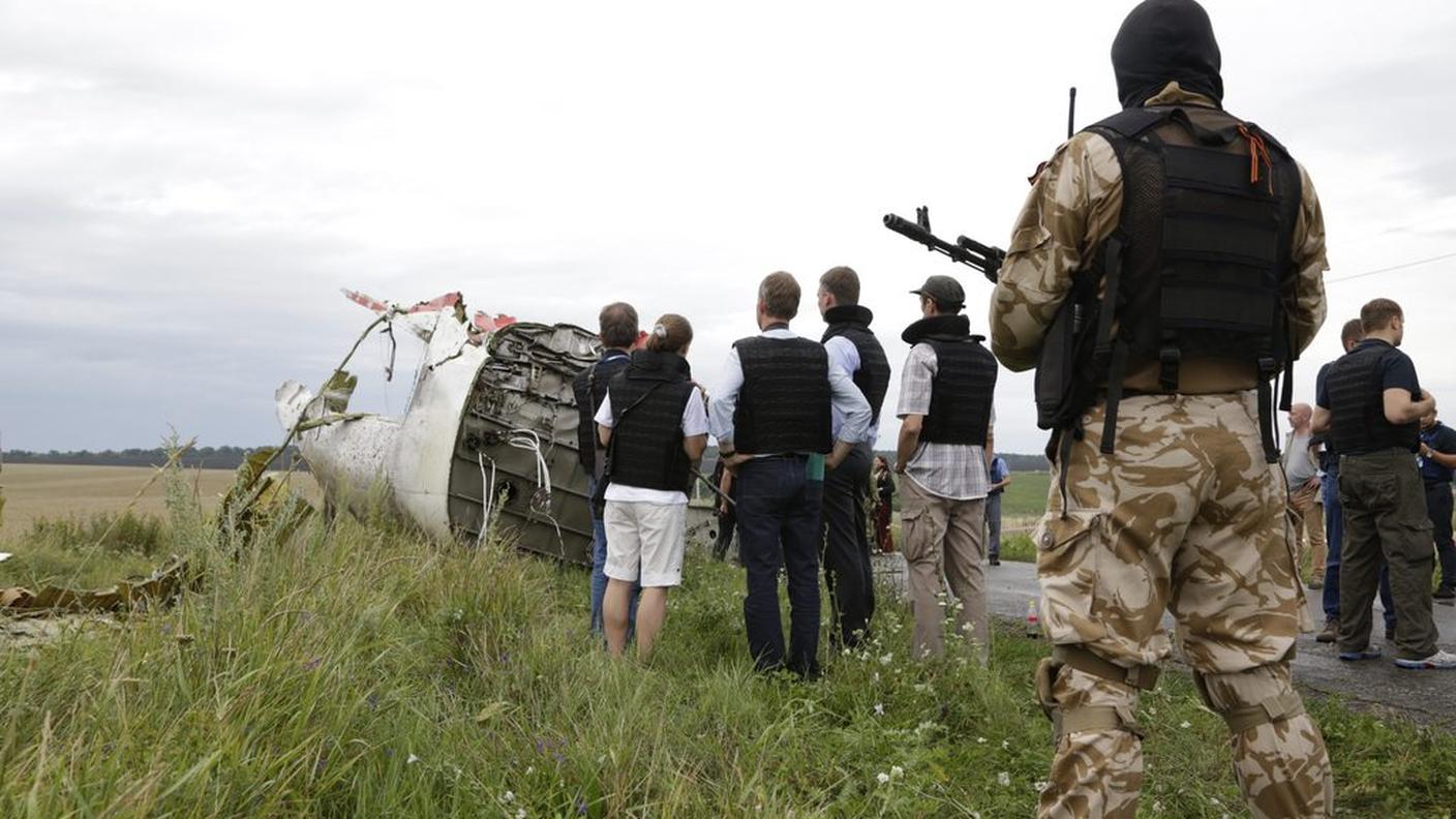 Gli inviati dell'OSCE ispezionano i rottami del velivolo