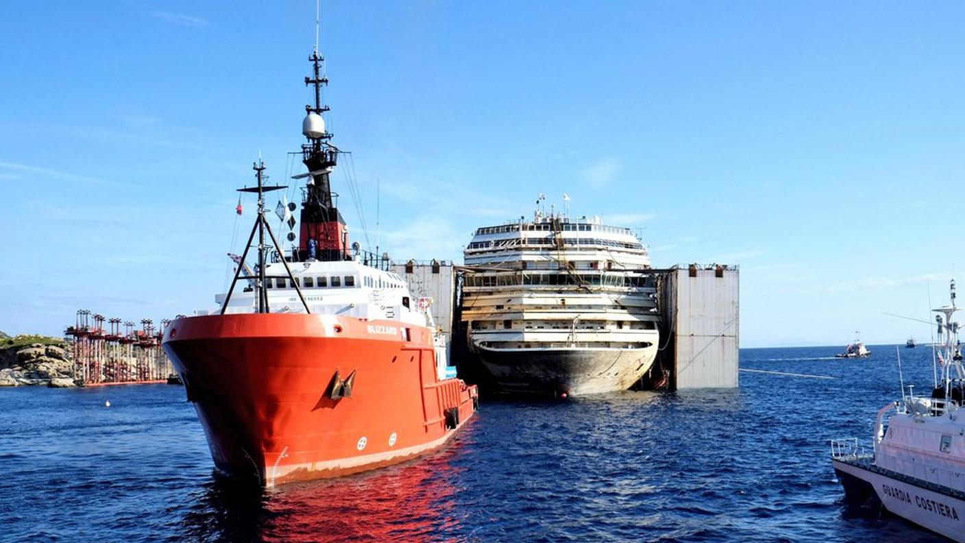 Iniziato l'ultimo viaggio della Costa Concordia