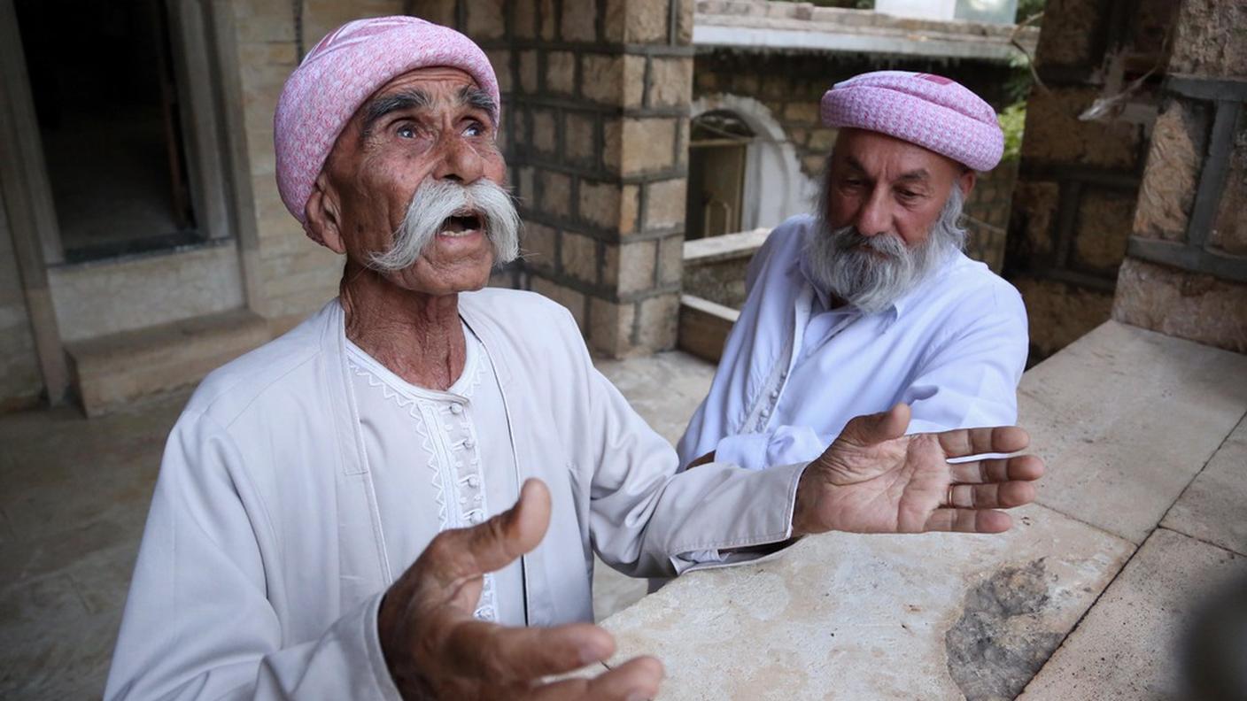 Membri della minoranza yazidi in preghiera