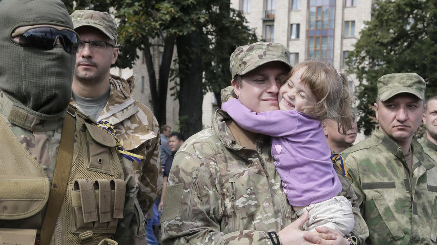 Volontari schierati a Kiev e pronti a partire per l'est