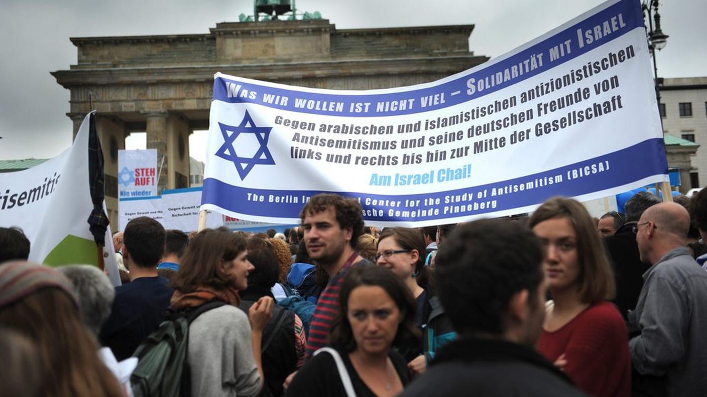 Manifestazione a Berlino contro l'antisemitismo