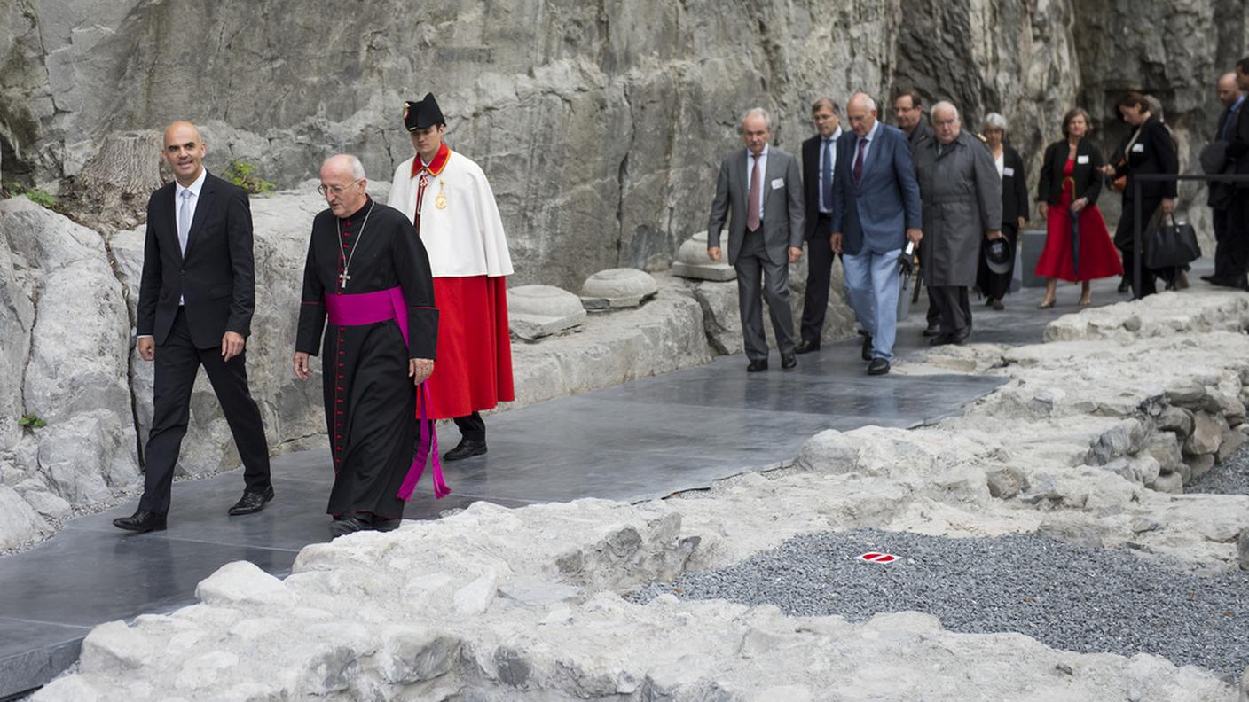Berset in testa al corteo degli ospiti con monsignor Roduit