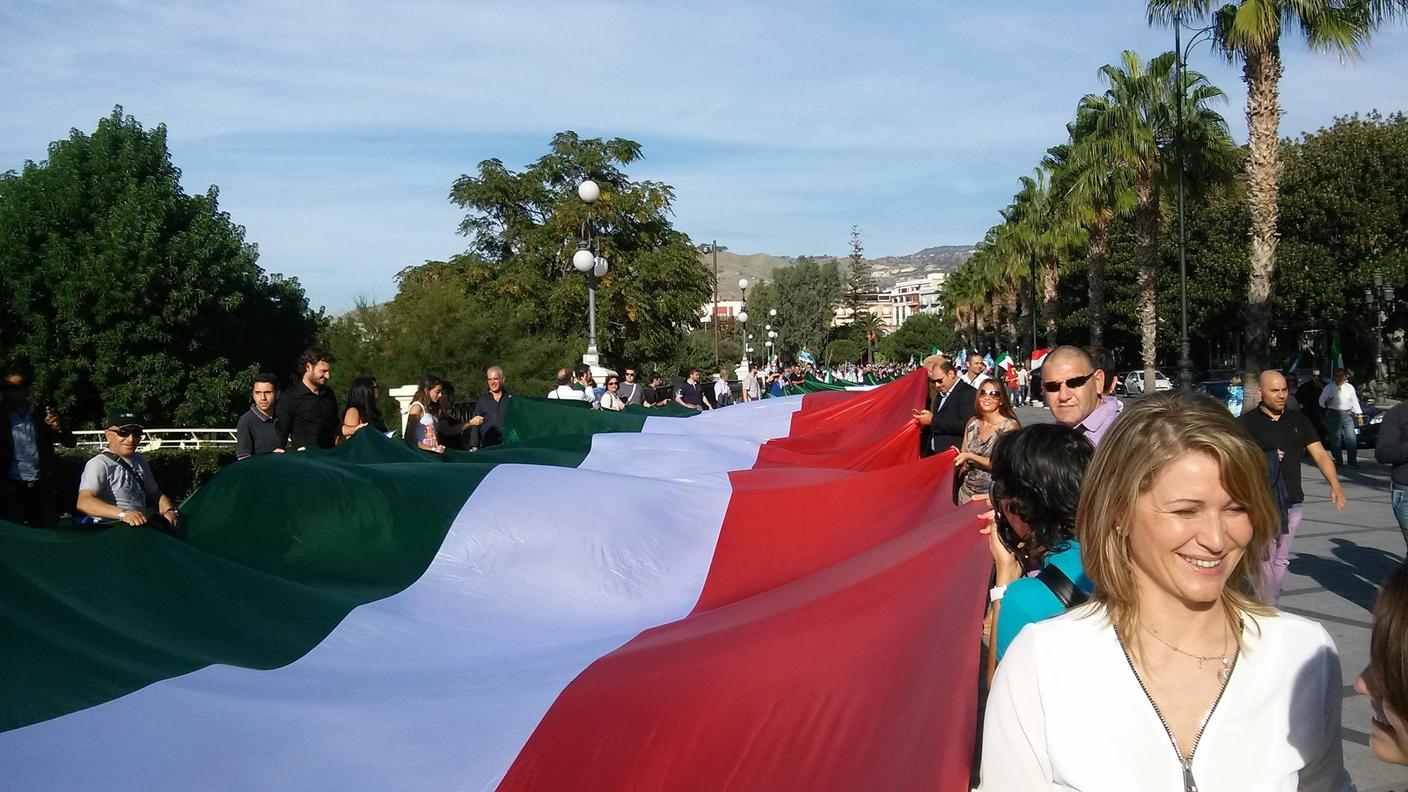 La bandiera tricolore a Reggio Calabria