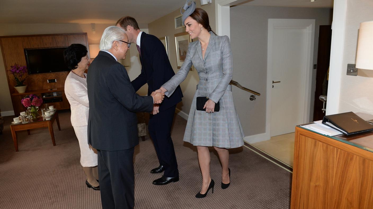 La stretta di mano con il presidente di Singapore