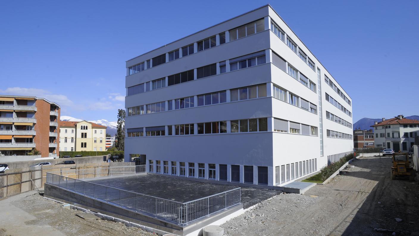 La vendita della clinica continua a far discutere