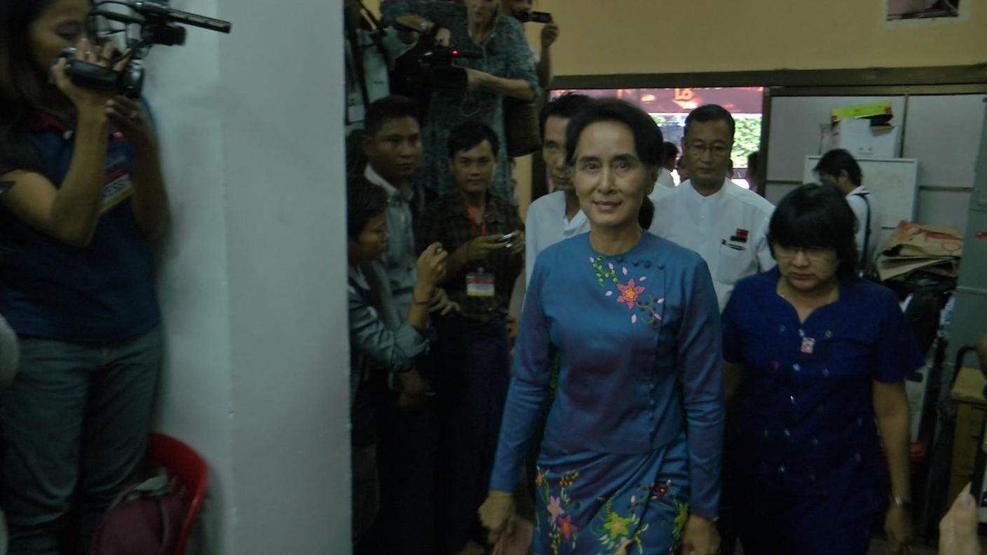 Aung San Suu Kyi, ufficio NLD