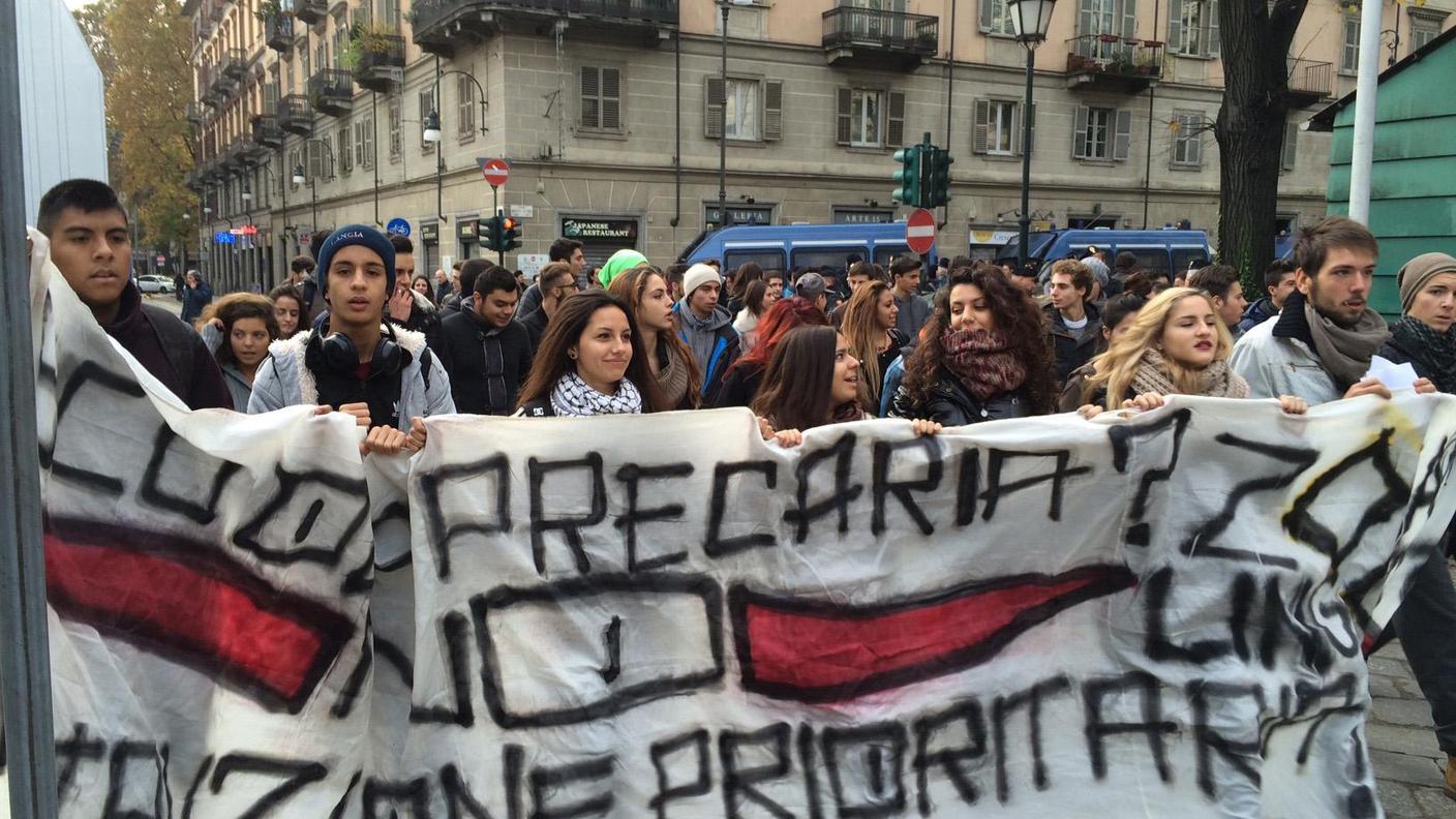 Numerosi i giovani scesi in piazza per protestare, come a Torino foto Ansa.jpg